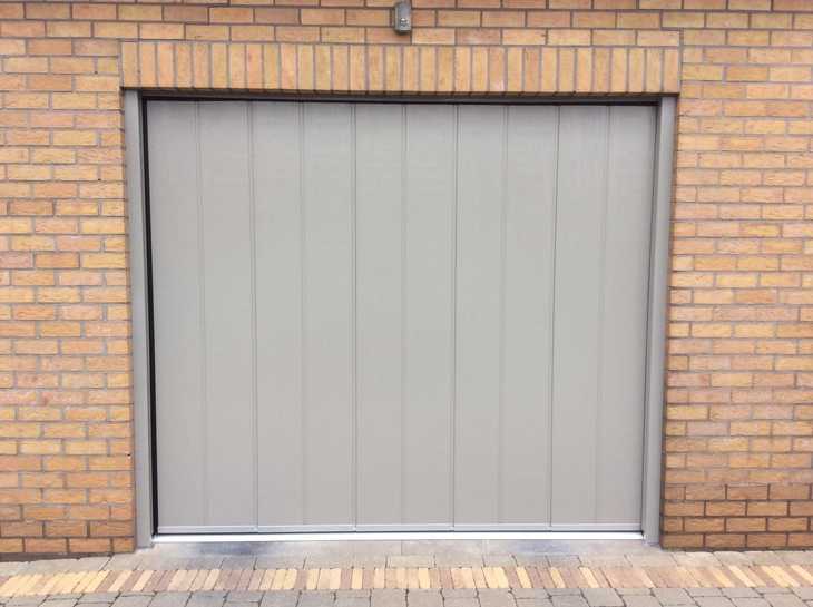 Zijdelingse sectionaalpoort HST